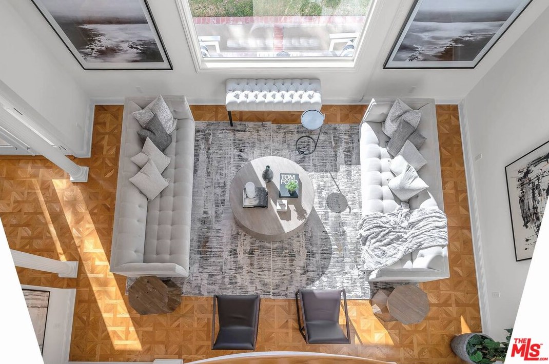 111 Thurston Ave, Los Angeles CA  90049-2434 exterior