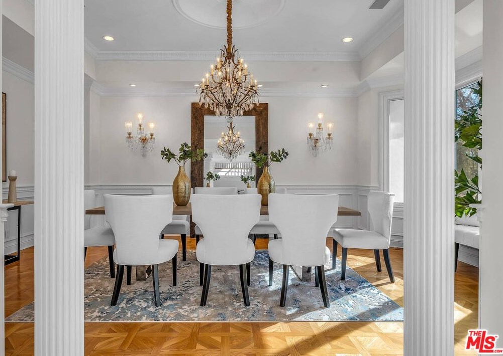 111 Thurston Ave, Los Angeles CA  90049-2434 exterior