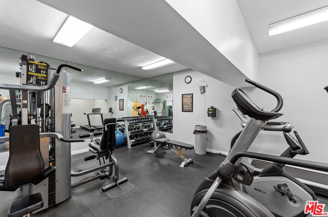 6225 Canterbury Dr, Los Angeles CA  90230-7154 exterior