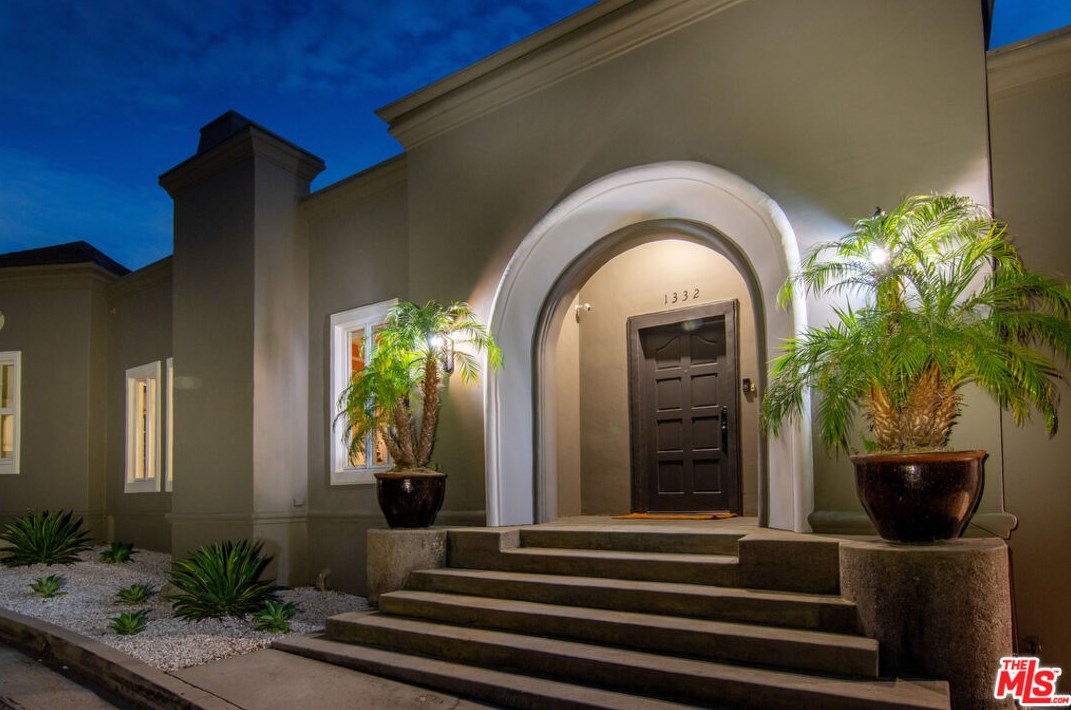 1332 Belfast Dr, Los Angeles CA  90069-1326 exterior
