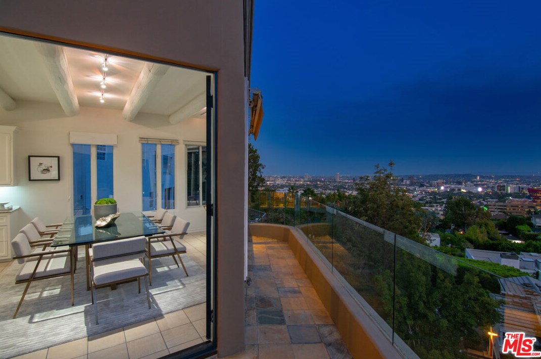1332 Belfast Dr, Los Angeles CA  90069-1326 exterior