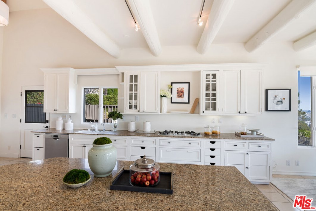 1332 Belfast Dr, Los Angeles CA  90069-1326 exterior