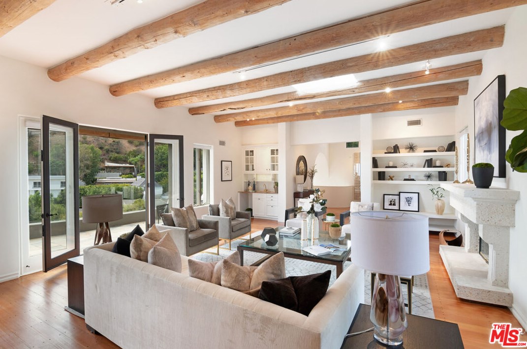 1332 Belfast Dr, Los Angeles CA  90069-1326 exterior