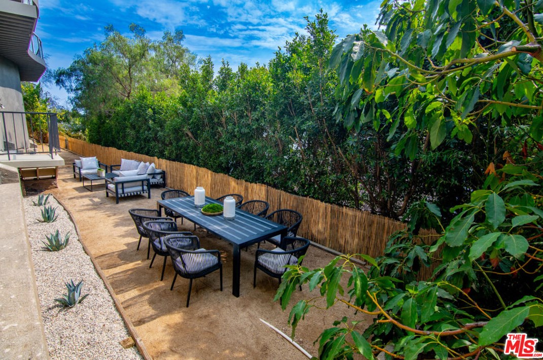 1332 Belfast Dr, Los Angeles CA  90069-1326 exterior