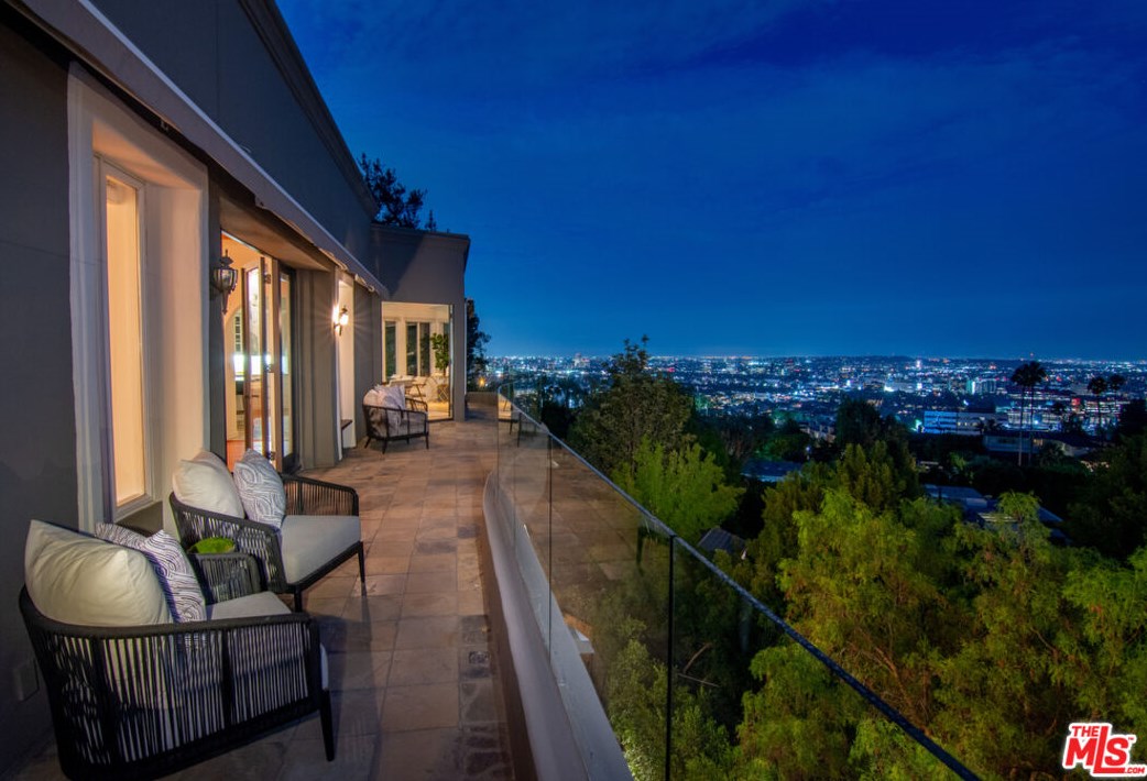 1332 Belfast Dr, Los Angeles CA  90069-1326 exterior