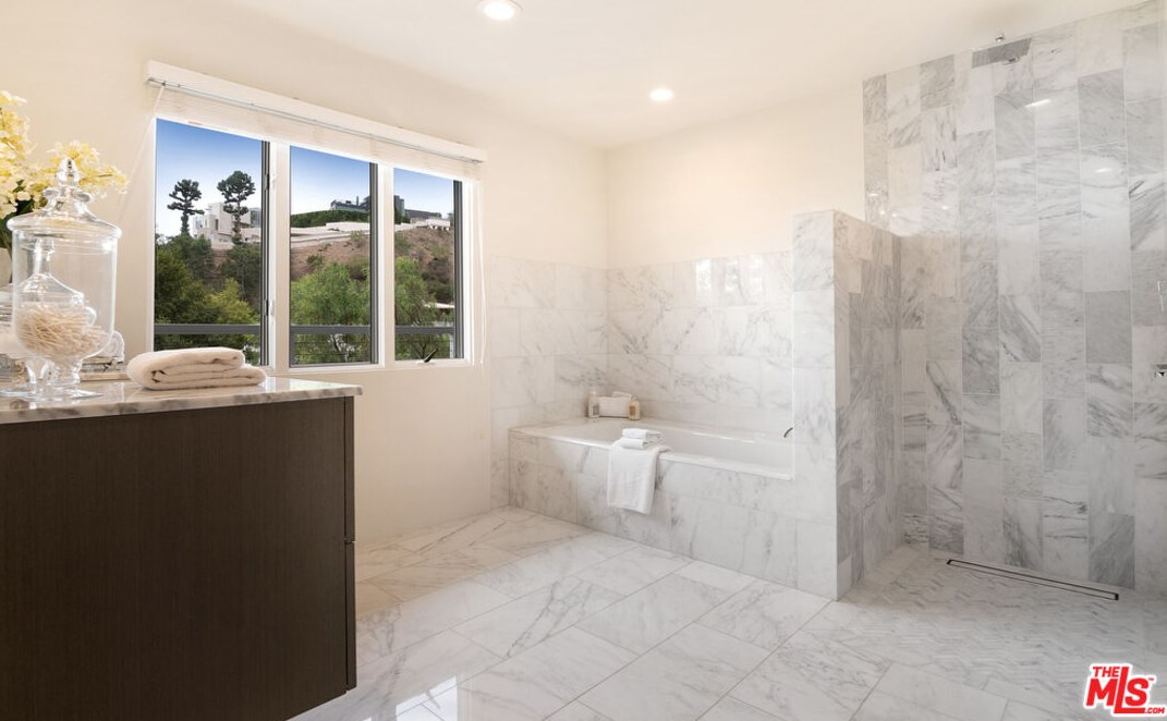 1332 Belfast Dr, Los Angeles CA  90069-1326 exterior