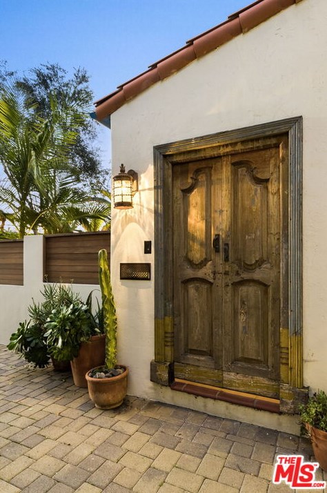 346 Westbourne Dr, Los Angeles CA  90048-1910 exterior