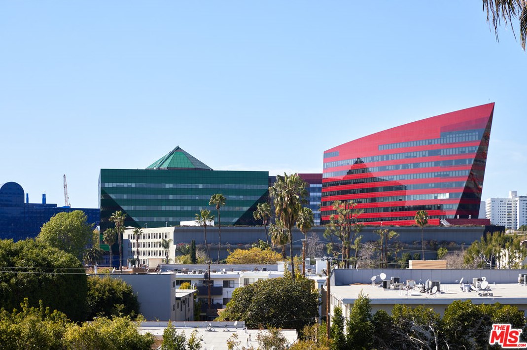 656 Knoll Dr, Los Angeles CA  exterior