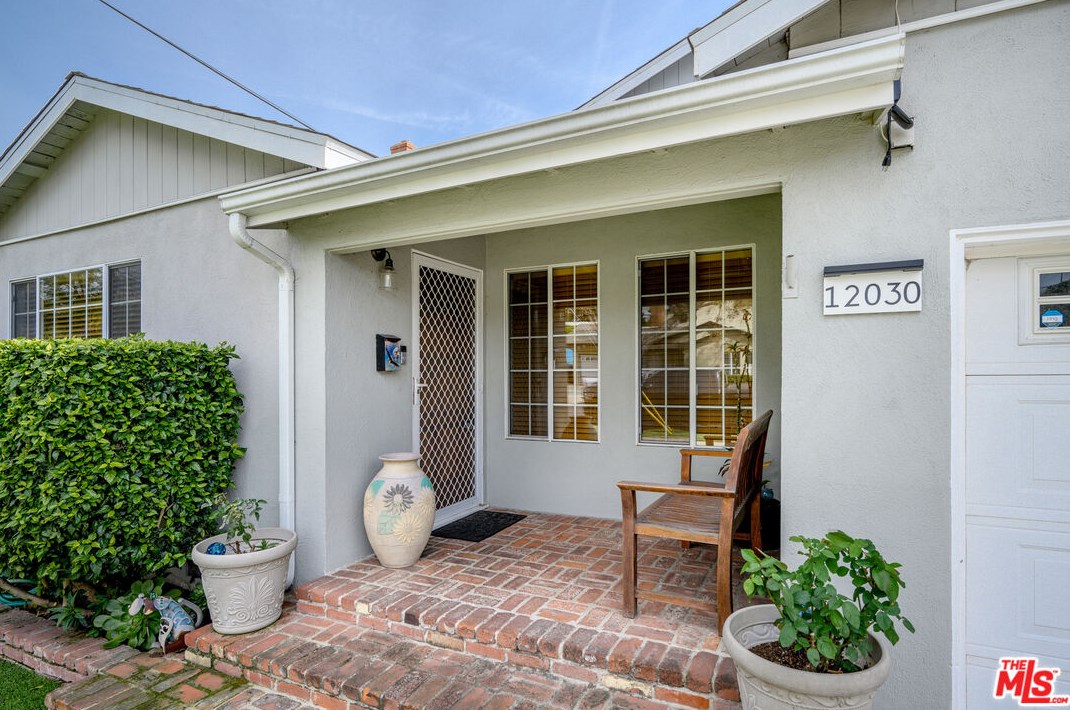 12030 Alberta Dr, Los Angeles CA  90230-5902 exterior