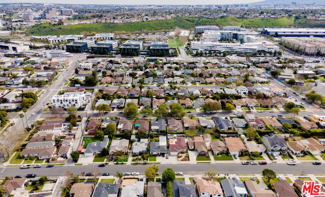12030 Alberta Dr, Los Angeles CA  90230-5902 exterior