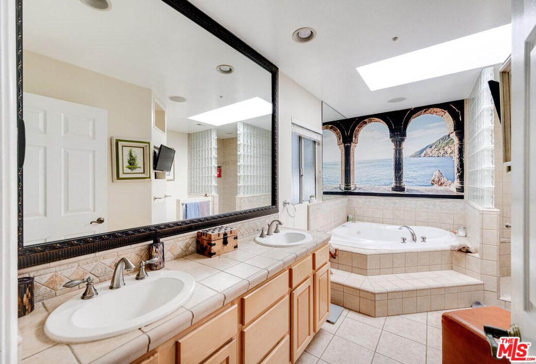 12030 Alberta Dr, Los Angeles CA  90230-5902 exterior