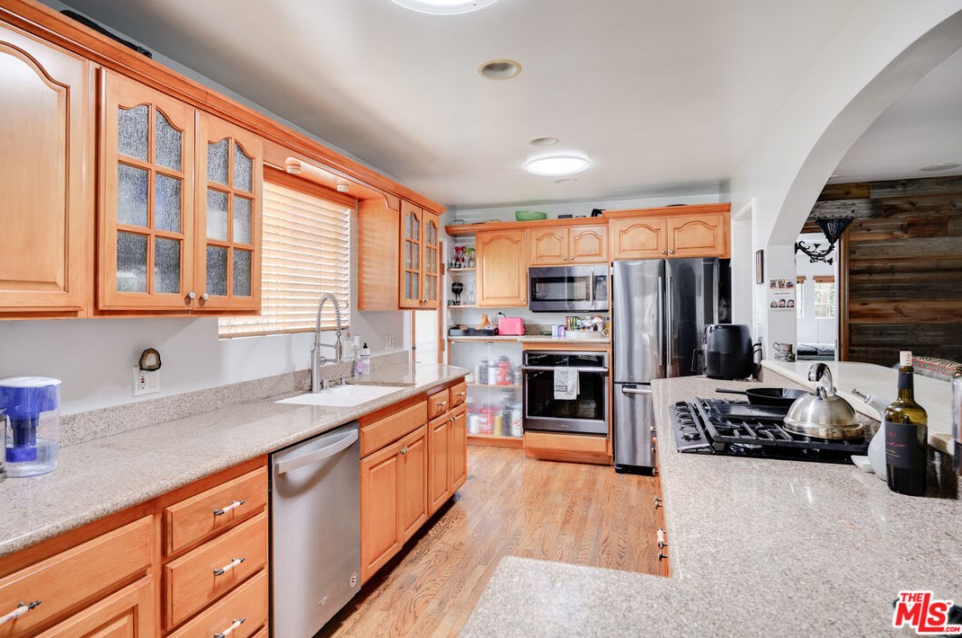 12030 Alberta Dr, Los Angeles CA  90230-5902 exterior