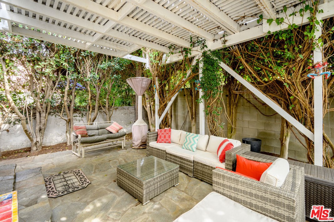 12030 Alberta Dr, Los Angeles CA  90230-5902 exterior
