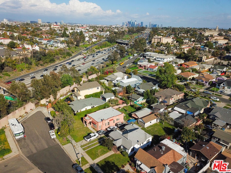 2404 Virginia Rd, Los Angeles CA  90016-1638 exterior