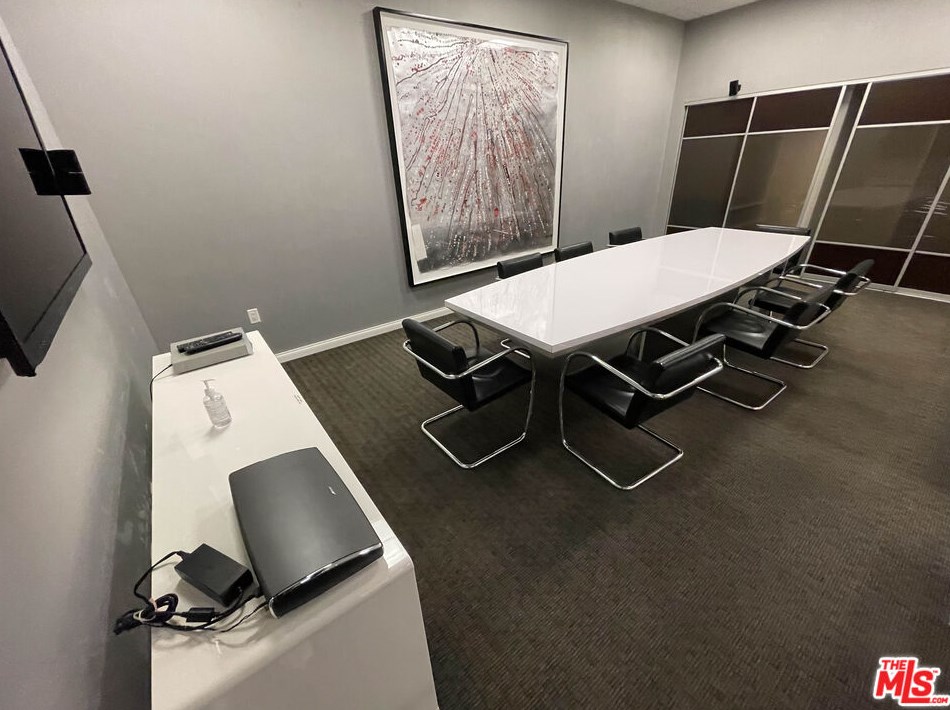 3785 Wilshire Blvd, Los Angeles CA  90010-2889 exterior