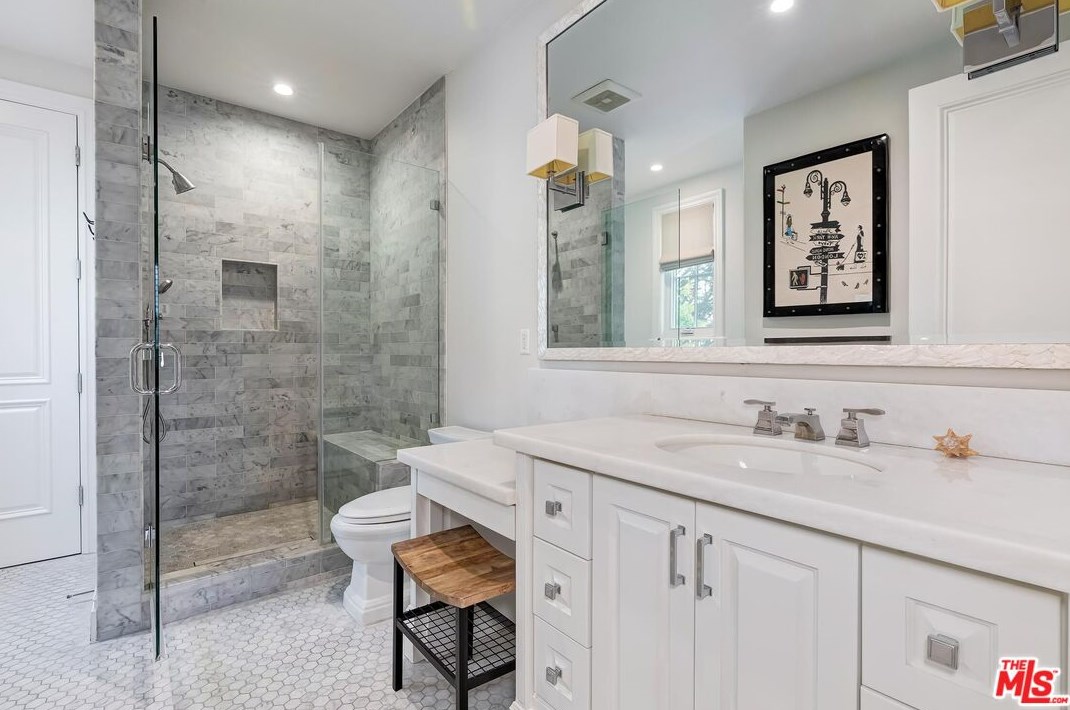 673 Thayer Ave, Los Angeles CA  90024-3307 exterior