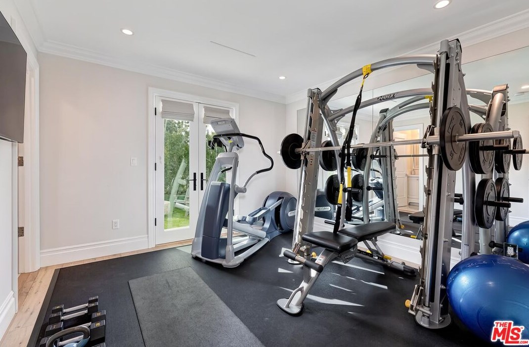 673 Thayer Ave, Los Angeles CA  90024-3307 exterior