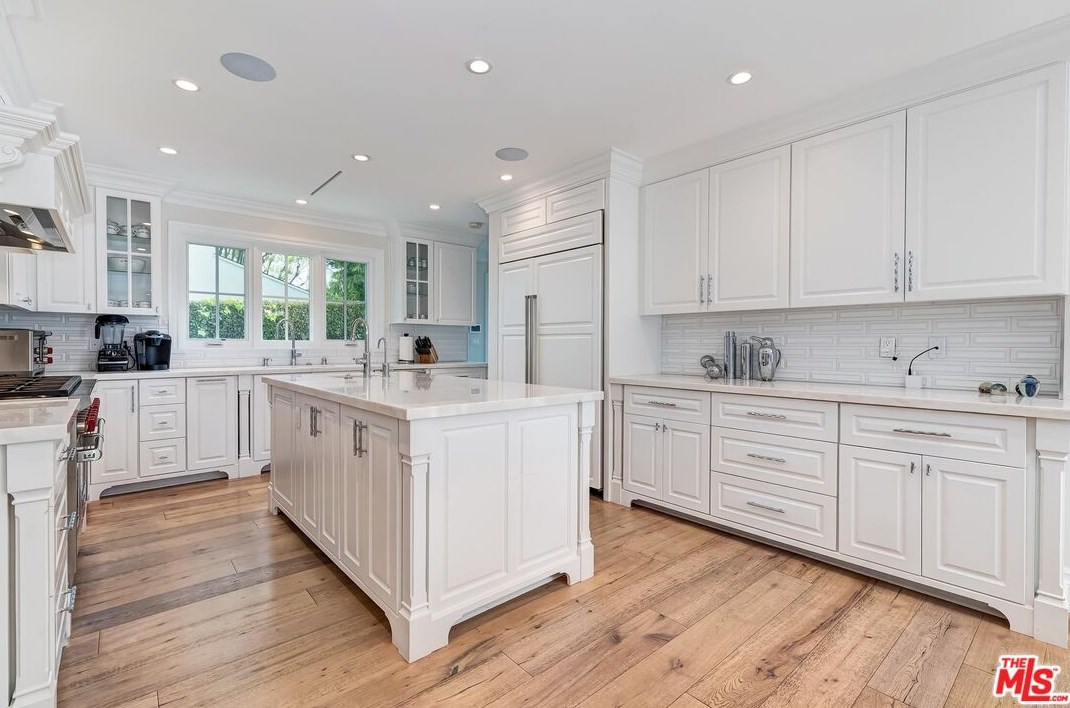 673 Thayer Ave, Los Angeles CA  90024-3307 exterior