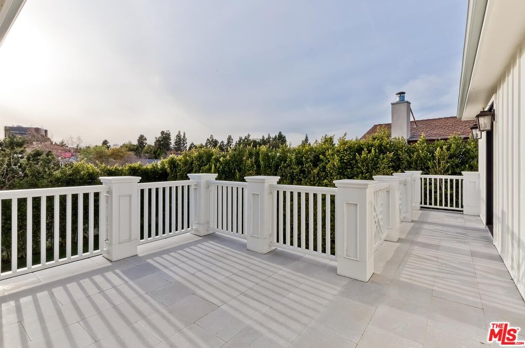 673 Thayer Ave, Los Angeles CA  90024-3307 exterior