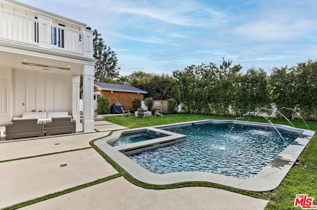 673 Thayer Ave, Los Angeles CA  90024-3307 exterior