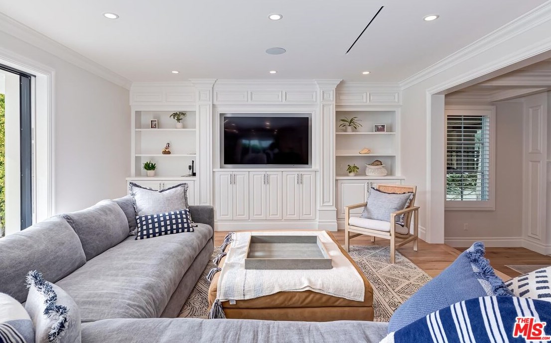 673 Thayer Ave, Los Angeles CA  90024-3307 exterior