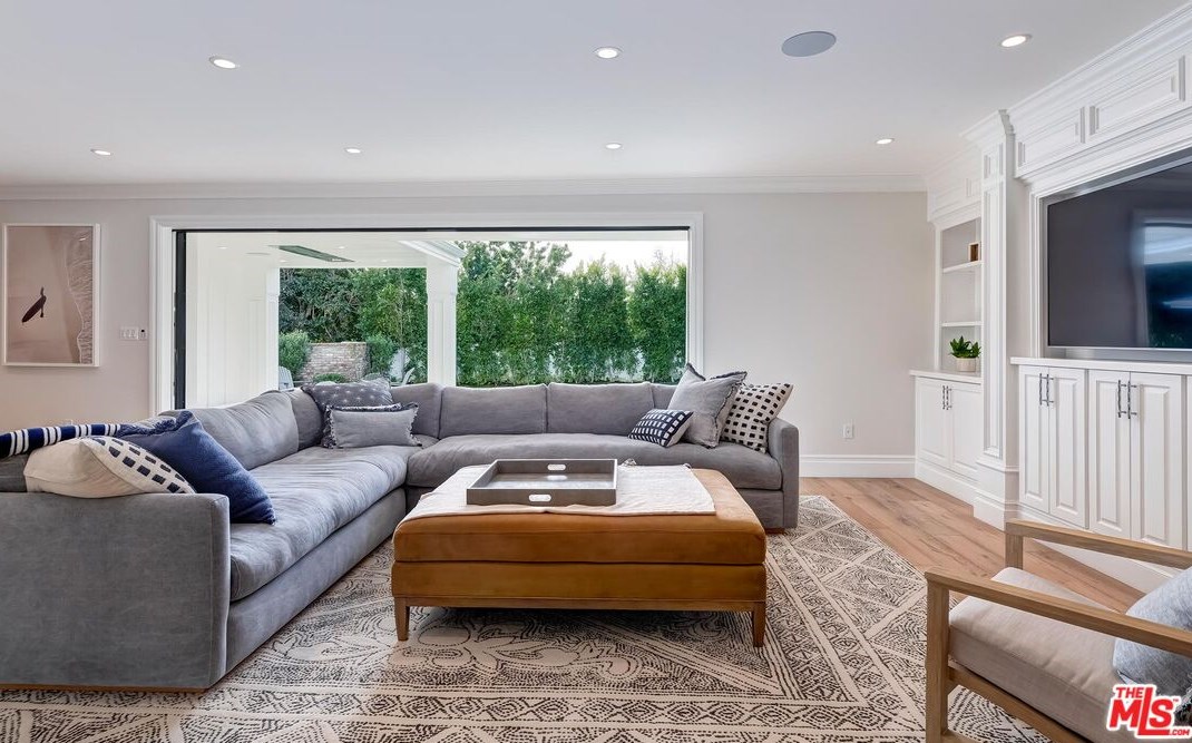 673 Thayer Ave, Los Angeles CA  90024-3307 exterior