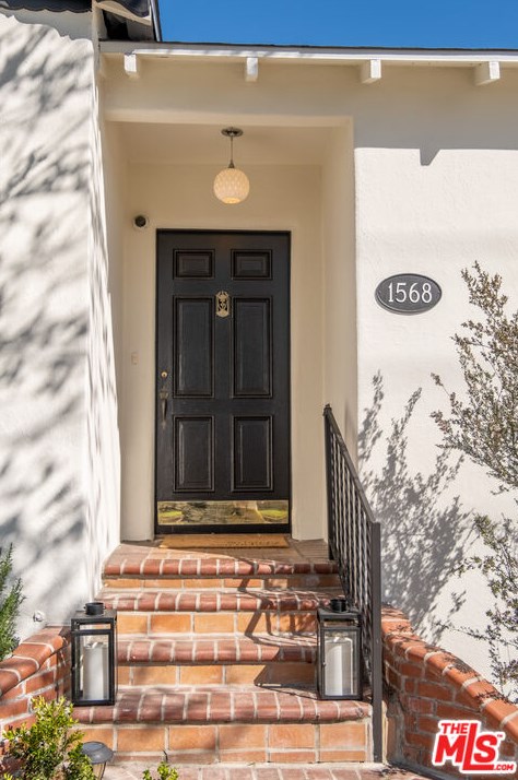 1568 Ellsmere Ave, Los Angeles CA  90019-3824 exterior