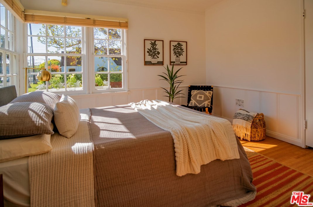 1568 Ellsmere Ave, Los Angeles CA  90019-3824 exterior