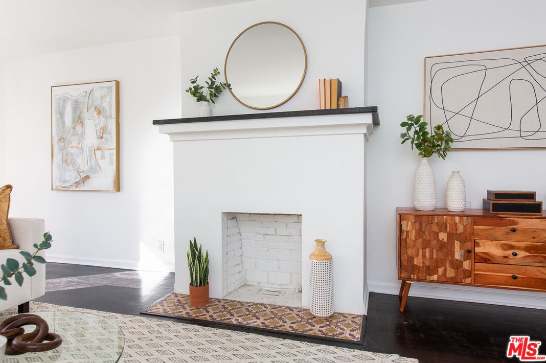 3111 Hamilton Way, Los Angeles CA  90026-2107 exterior