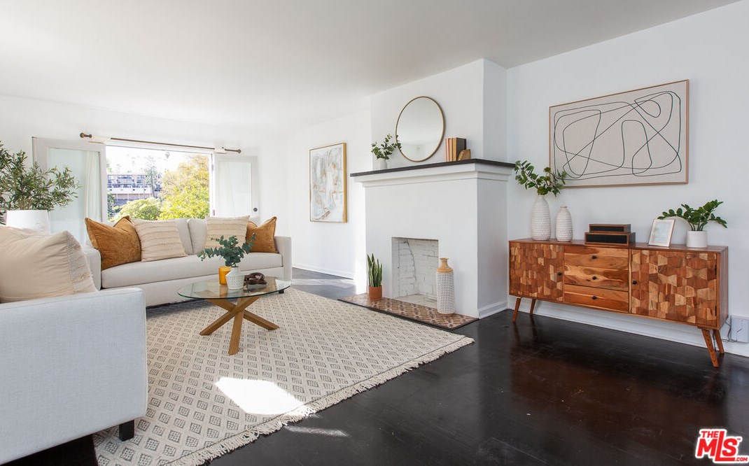 3111 Hamilton Way, Los Angeles CA  90026-2107 exterior