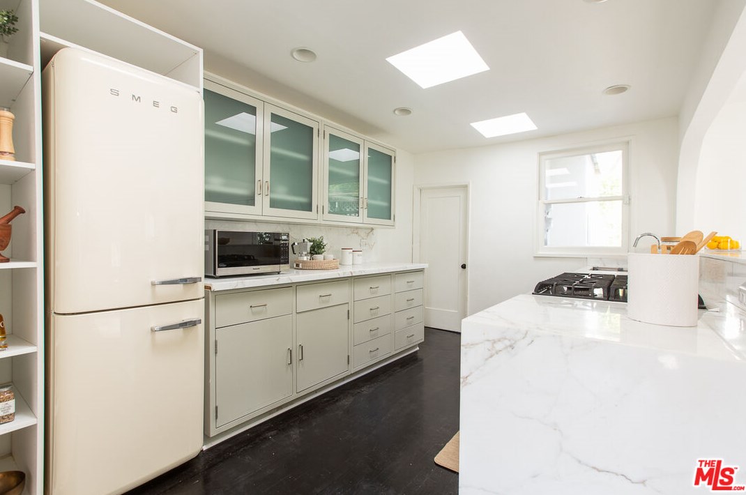 3111 Hamilton Way, Los Angeles CA  90026-2107 exterior