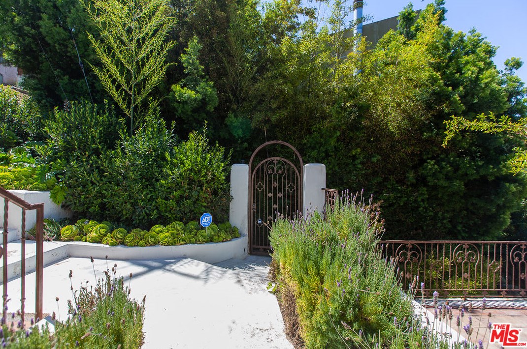 3111 Hamilton Way, Los Angeles CA  90026-2107 exterior
