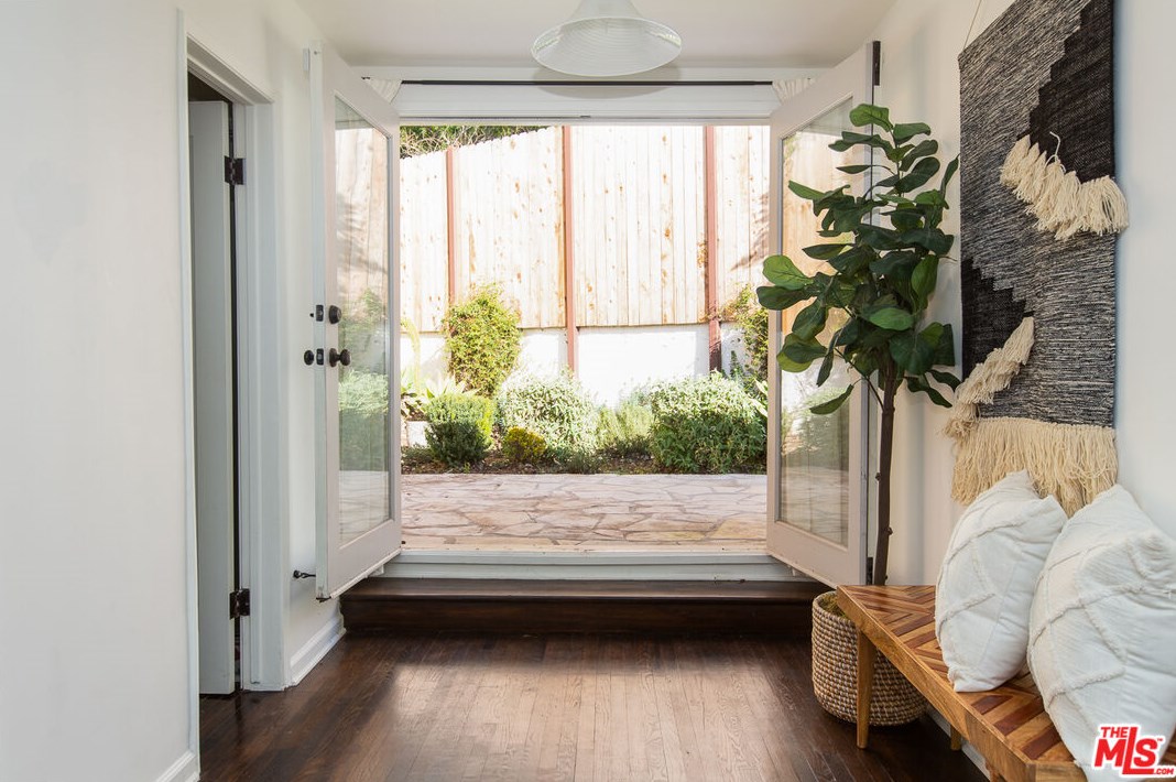 3111 Hamilton Way, Los Angeles CA  90026-2107 exterior