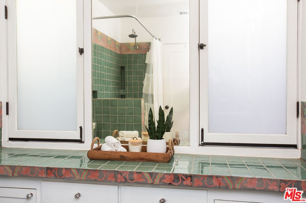 3111 Hamilton Way, Los Angeles CA  90026-2107 exterior