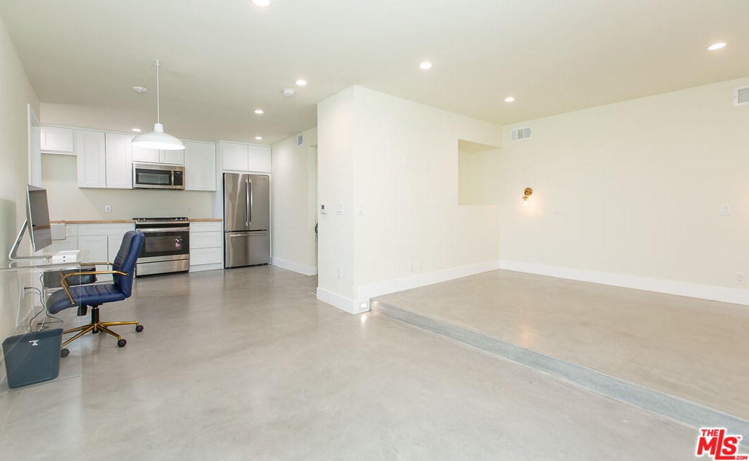 3111 Hamilton Way, Los Angeles CA  90026-2107 exterior