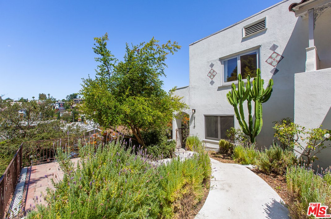 3111 Hamilton Way, Los Angeles CA  90026-2107 exterior
