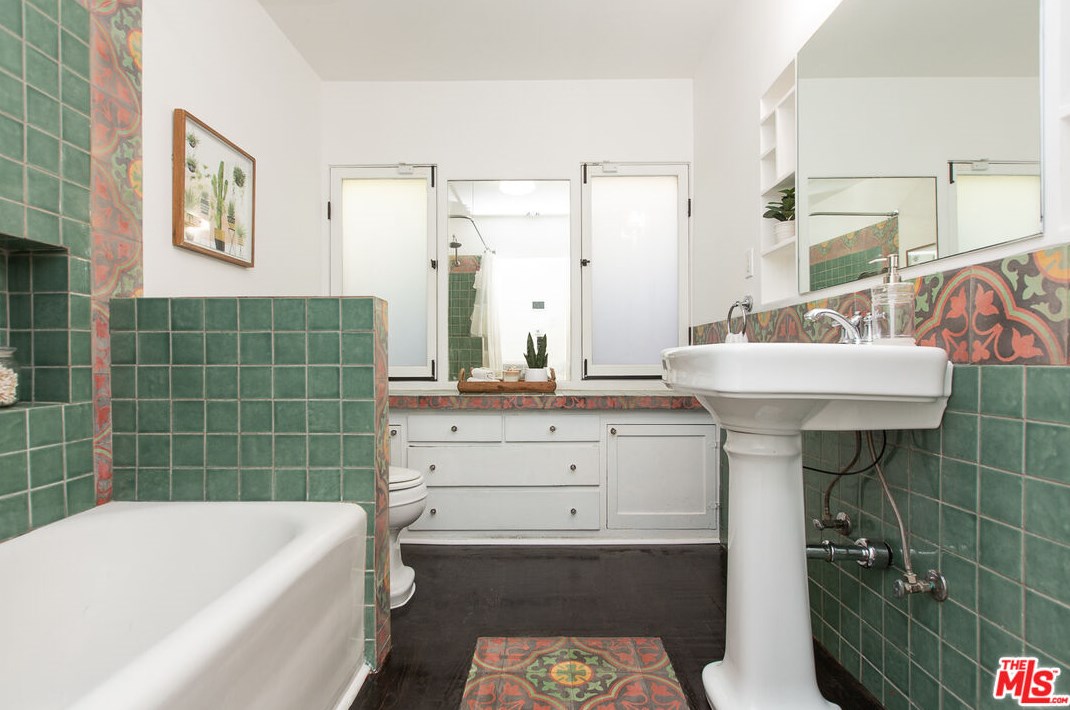 3111 Hamilton Way, Los Angeles CA  90026-2107 exterior