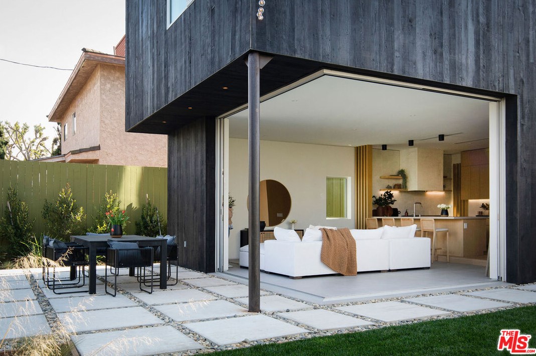 3030 Kelton Ave, Los Angeles CA  90034-3022 exterior