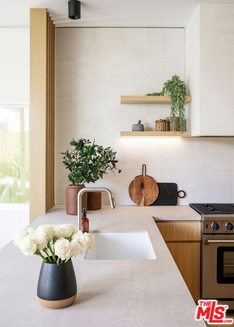 3030 Kelton Ave, Los Angeles CA  90034-3022 exterior