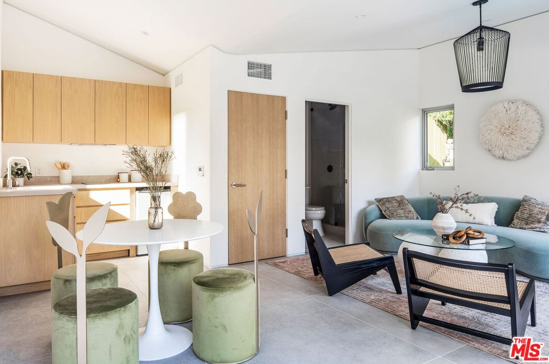 3030 Kelton Ave, Los Angeles CA  90034-3022 exterior