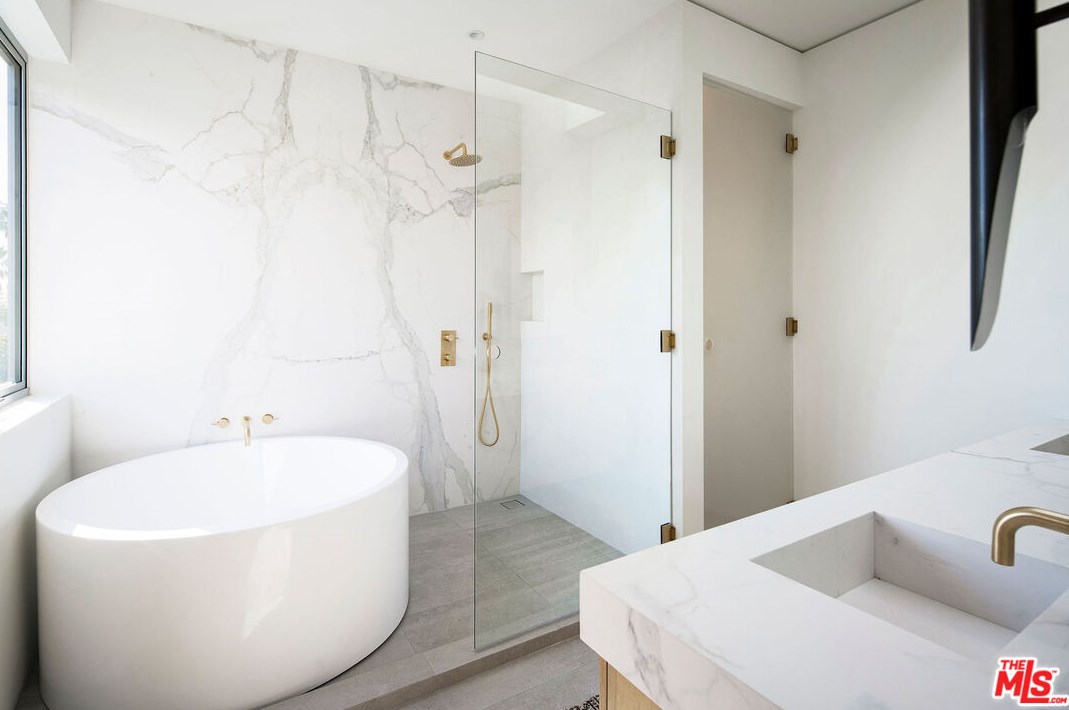 3030 Kelton Ave, Los Angeles CA  90034-3022 exterior