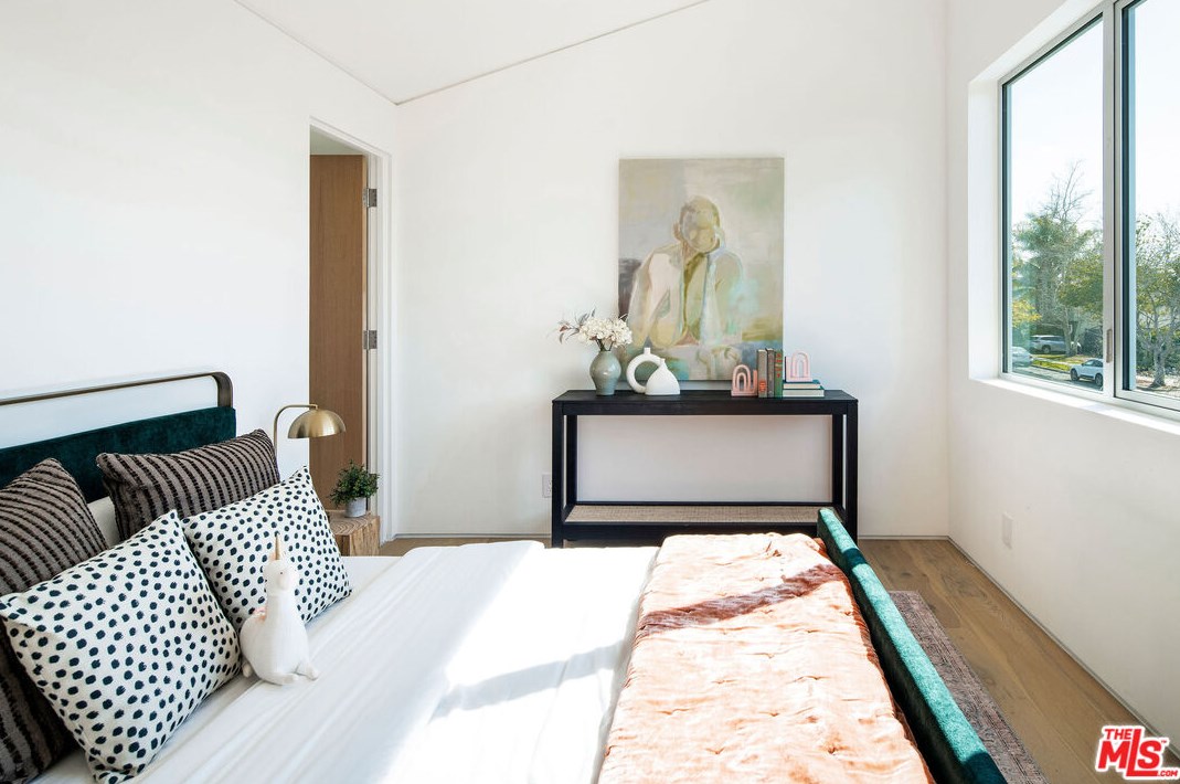 3030 Kelton Ave, Los Angeles CA  90034-3022 exterior