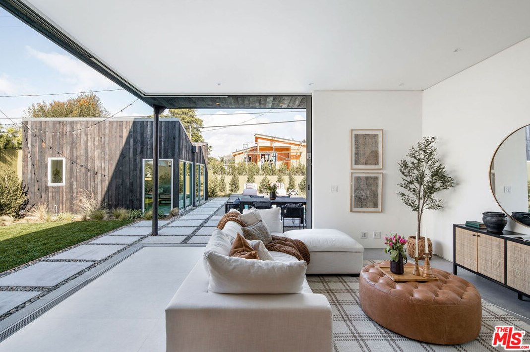 3030 Kelton Ave, Los Angeles CA  90034-3022 exterior