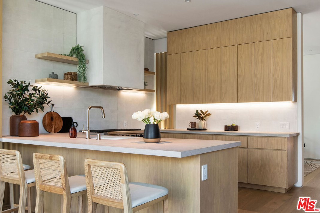 3030 Kelton Ave, Los Angeles CA  90034-3022 exterior