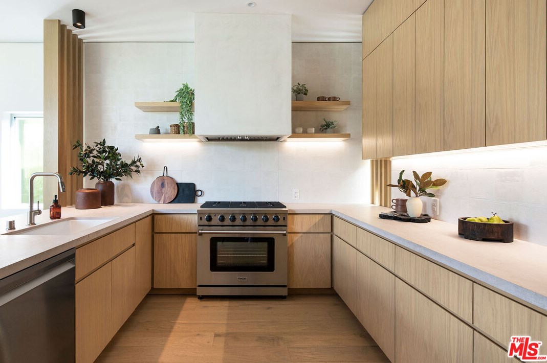 3030 Kelton Ave, Los Angeles CA  90034-3022 exterior