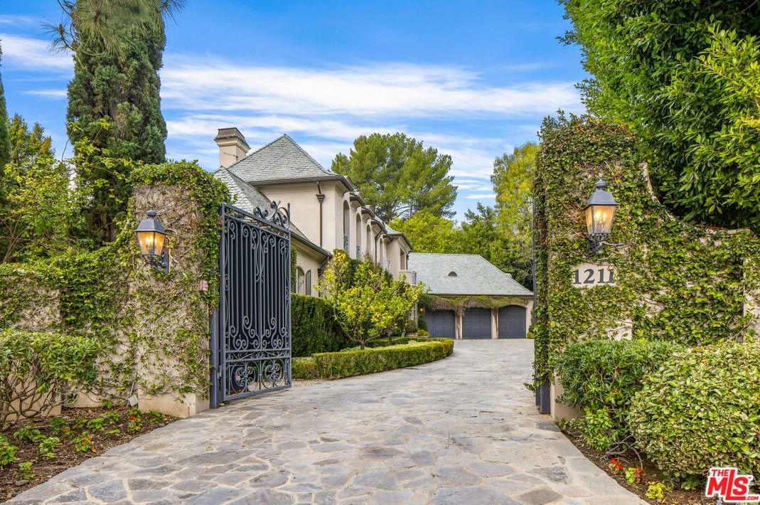 1211 Stradella Rd, Los Angeles CA  90077-2611 exterior