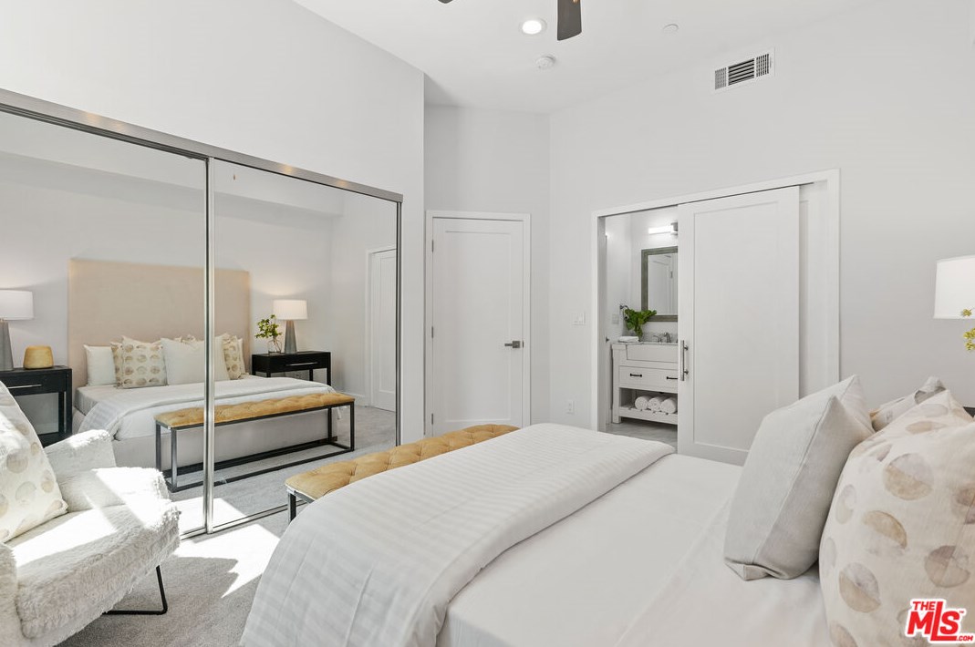 2266 Moss Ave, Los Angeles CA  90065-3417 exterior