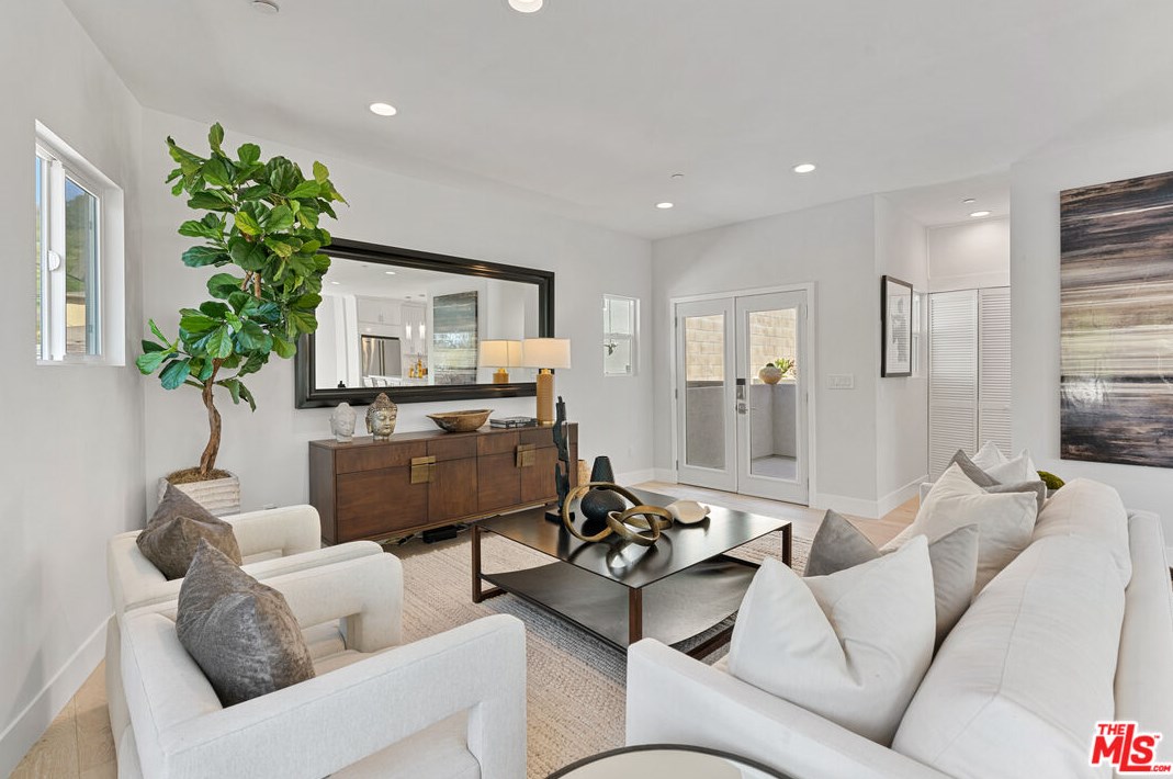 2266 Moss Ave, Los Angeles CA  90065-3417 exterior