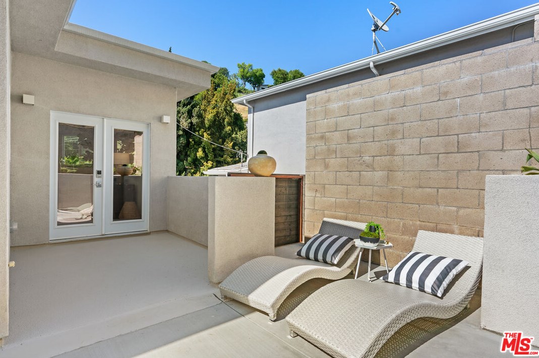 2266 Moss Ave, Los Angeles CA  90065-3417 exterior