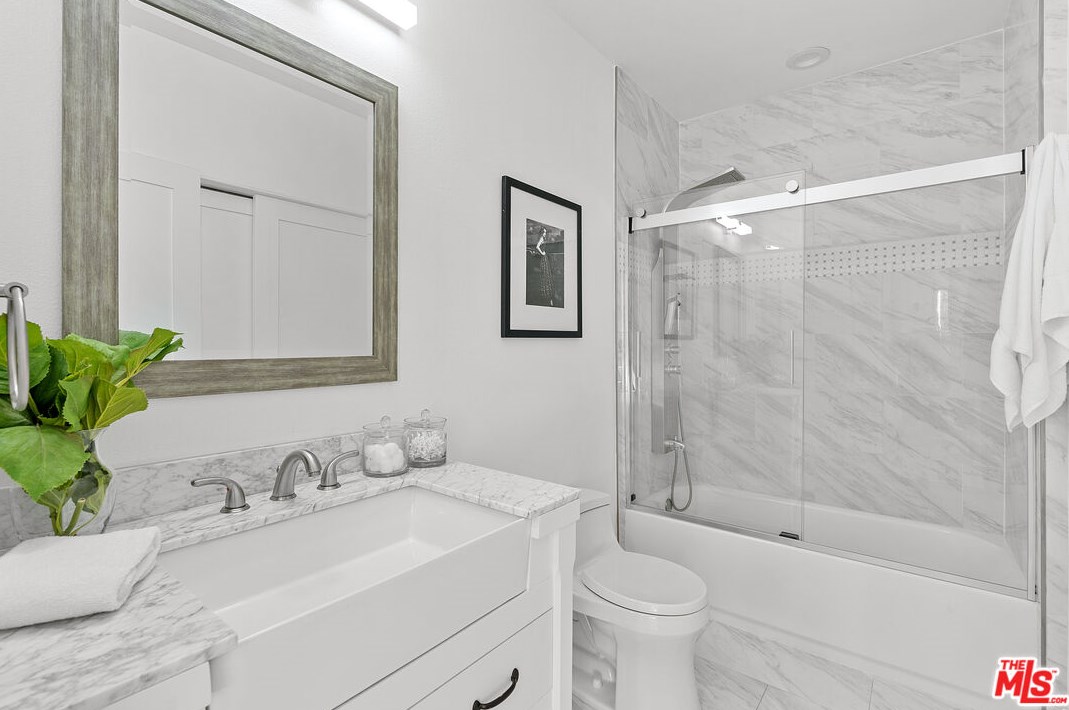 2266 Moss Ave, Los Angeles CA  90065-3417 exterior